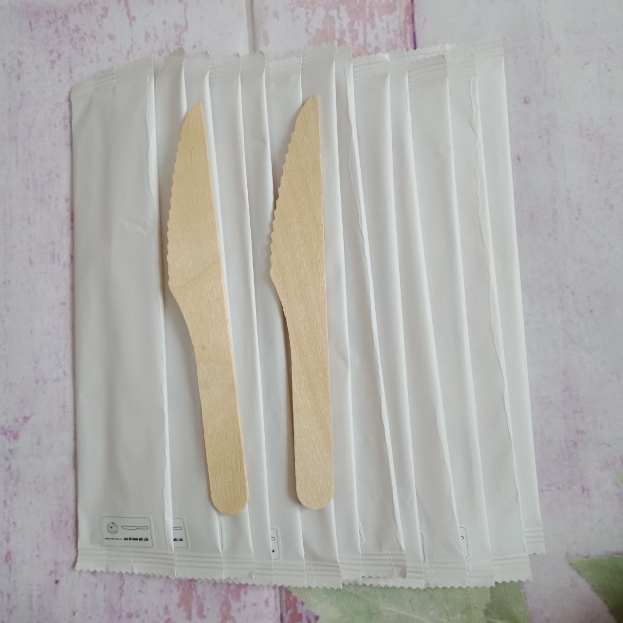 Disposable wooden knives paper wrapped