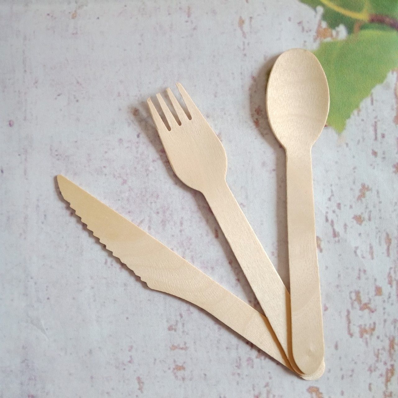 Disposable wooden cutlery