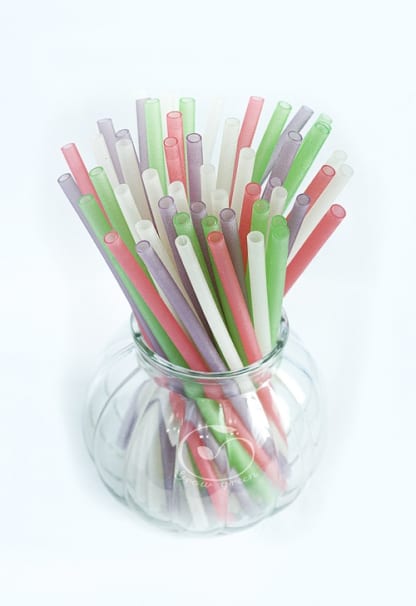 Edible rice drinking straws are a great solution to replace plastic straws, reduce plastic waste to environment